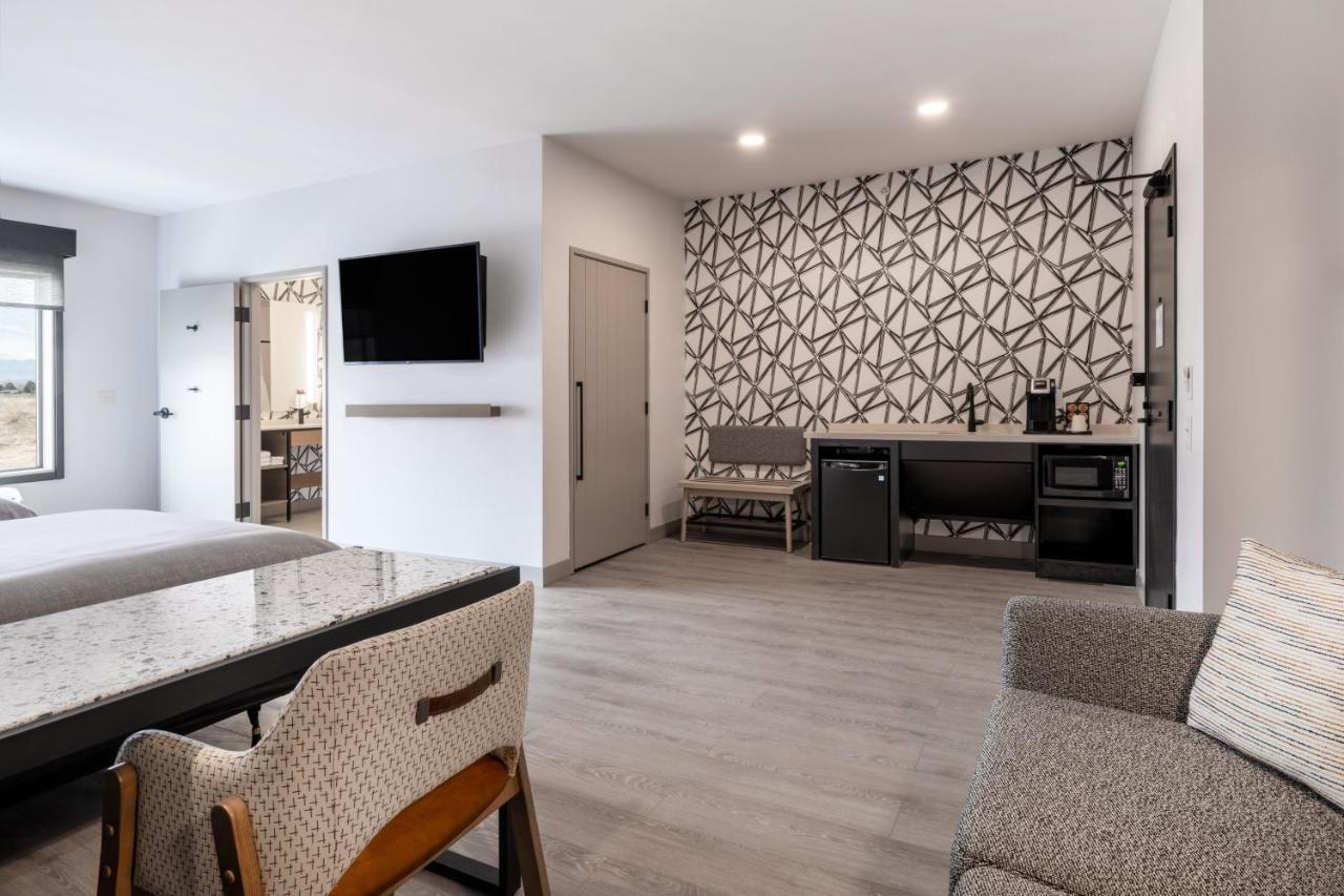 Atwell Suites - Denver Airport Tower Road By Ihg Zewnętrze zdjęcie